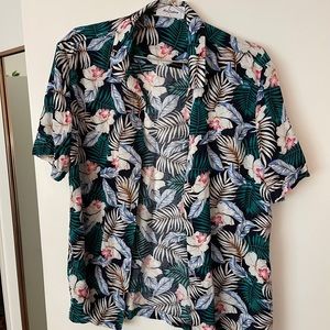 Kino Clothing Hawaiian inspired men’s shirt size S
